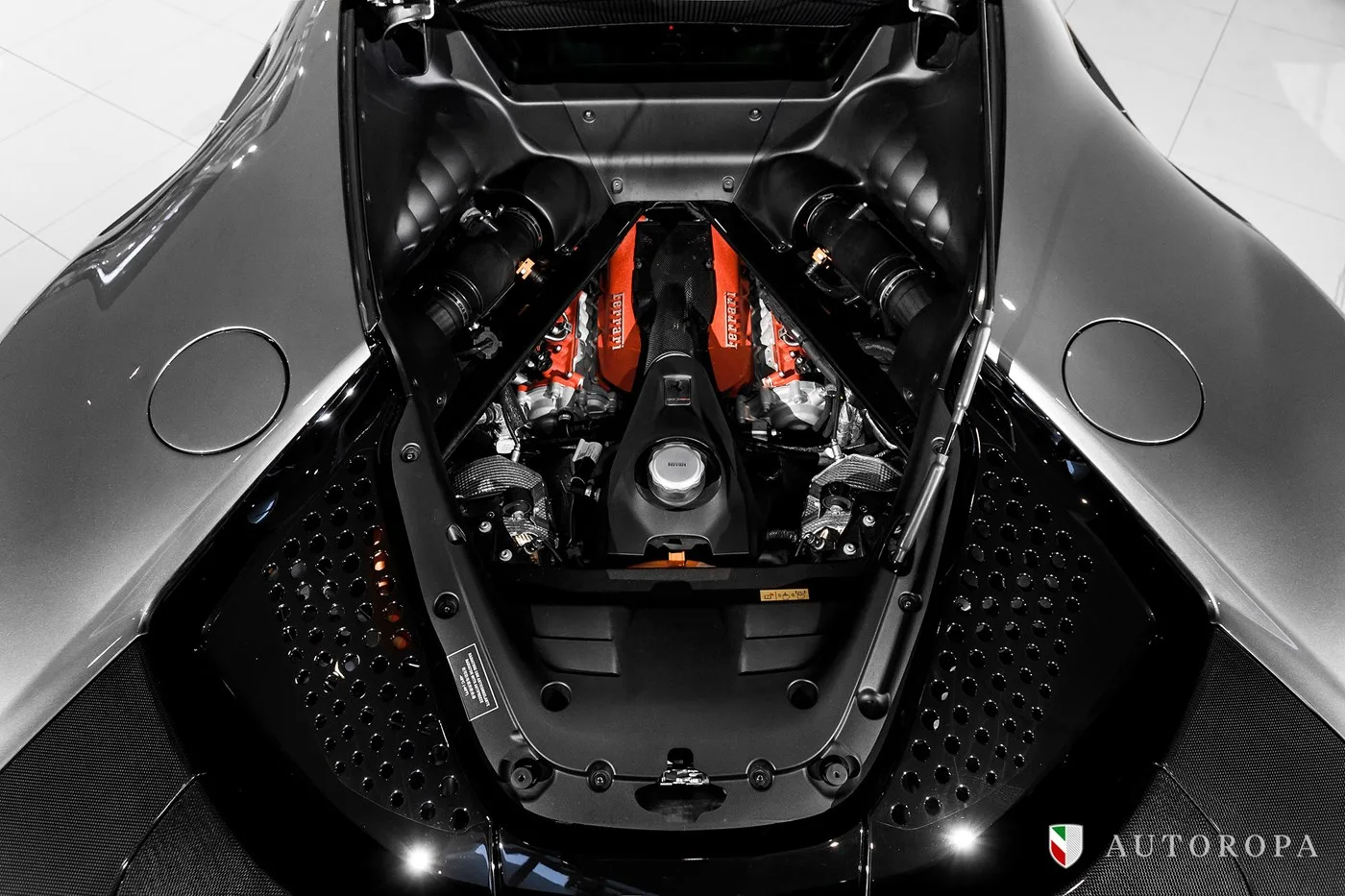 2021 Ferrari SF90 Stradale Assetto Fiorano proposée par un concessionnaire agréé Ferrari et Maserati à Arlöv, Suède, photo 9 sur 10