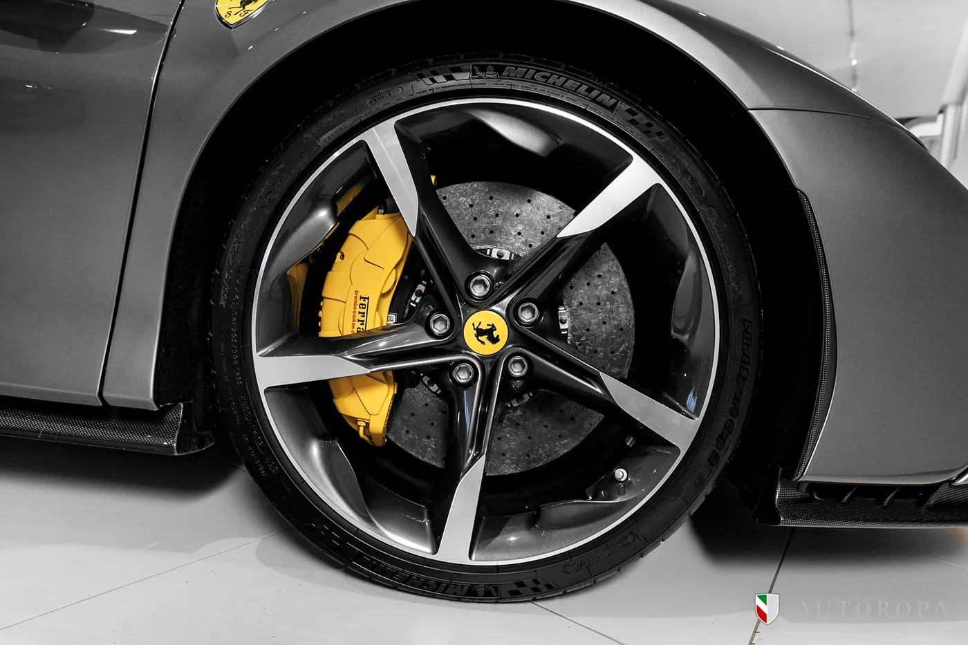 2021 Ferrari SF90 Stradale Assetto Fiorano proposée par un concessionnaire agréé Ferrari et Maserati à Arlöv, Suède, photo 10 sur 10