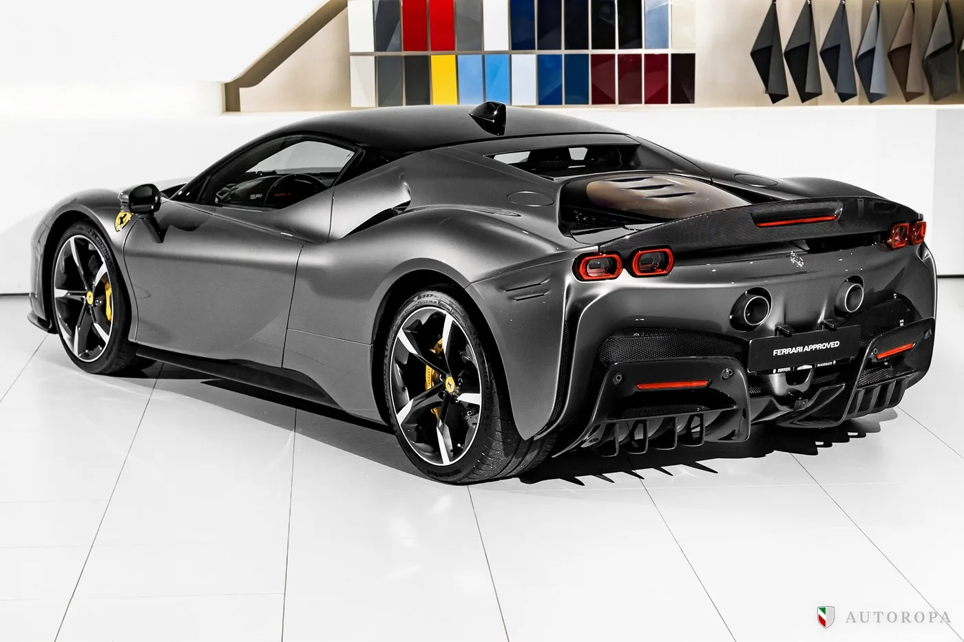 2021 Ferrari SF90 Stradale Assetto Fiorano proposée par un concessionnaire agréé Ferrari et Maserati à Arlöv, Suède, photo 4 sur 10