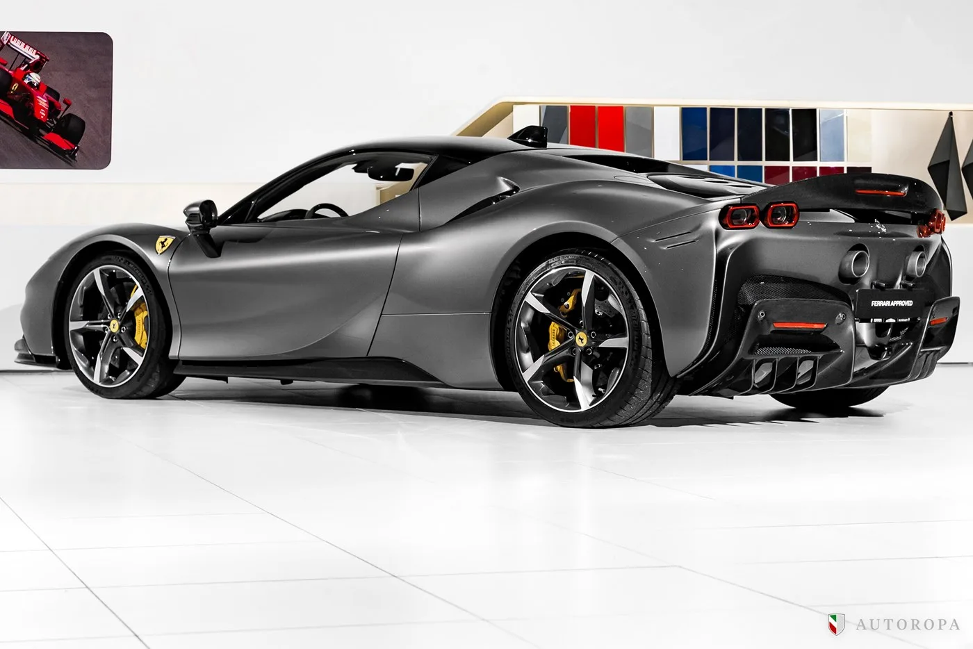 2021 Ferrari SF90 Stradale Assetto Fiorano proposée par un concessionnaire agréé Ferrari et Maserati à Arlöv, Suède, photo 5 sur 10