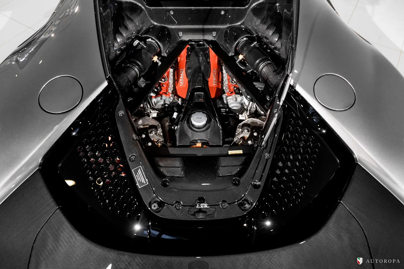 2021 Ferrari SF90 Stradale Assetto Fiorano proposée par un concessionnaire agréé Ferrari et Maserati à Arlöv, Suède, photo 9 sur 10