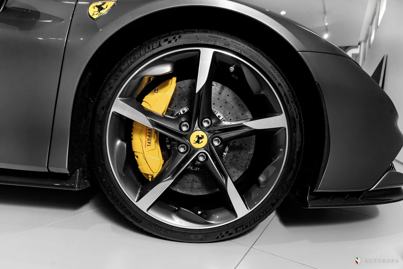2021 Ferrari SF90 Stradale Assetto Fiorano proposée par un concessionnaire agréé Ferrari et Maserati à Arlöv, Suède, photo 10 sur 10