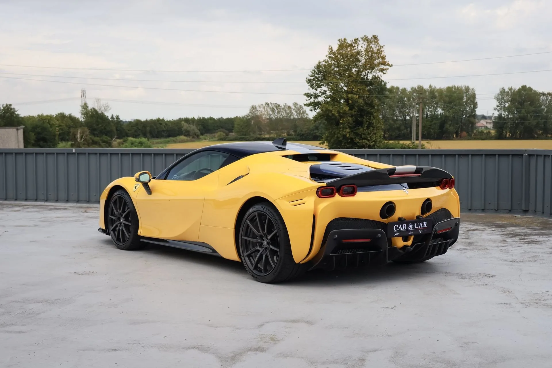 2021 Ferrari SF90 Stradale Assetto Fiorano proposée par un concessionnaire spécialisé à Zibido San Giacomo, Italie, photo principale