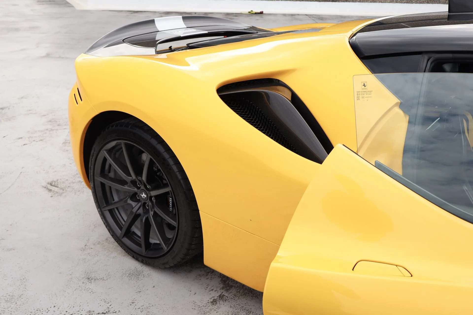 2021 Ferrari SF90 Stradale Assetto Fiorano, 18/22