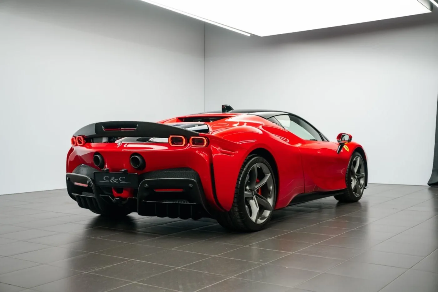 2021 Ferrari SF90 Stradale Assetto Fiorano proposée par un concessionnaire spécialisé à Putzbrunn, Allemagne, photo 4 sur 15