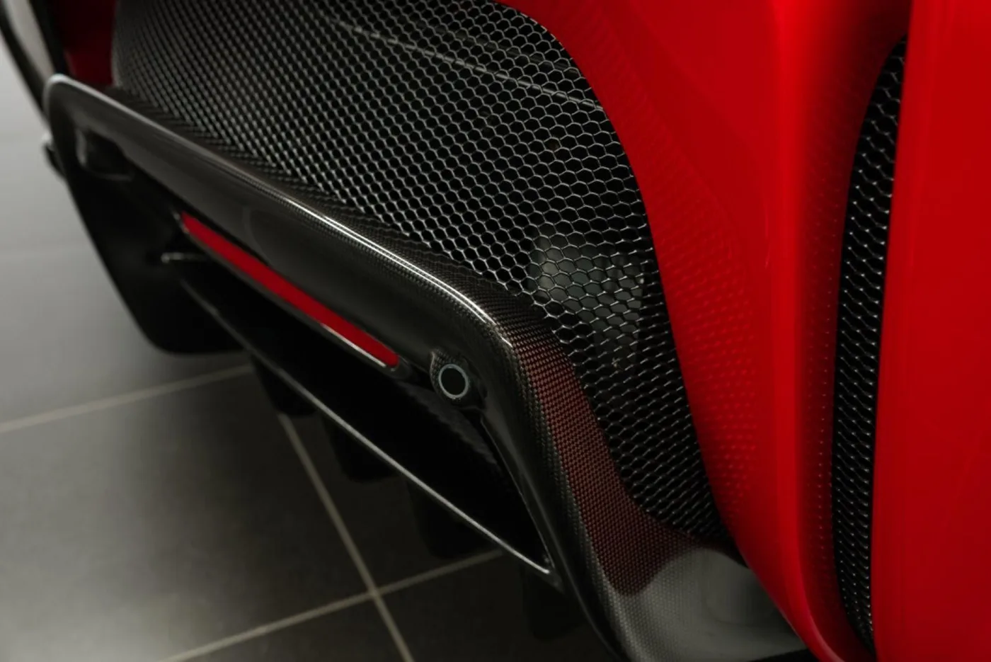 2021 Ferrari SF90 Stradale Assetto Fiorano proposée par un concessionnaire spécialisé à Putzbrunn, Allemagne, photo 5 sur 15