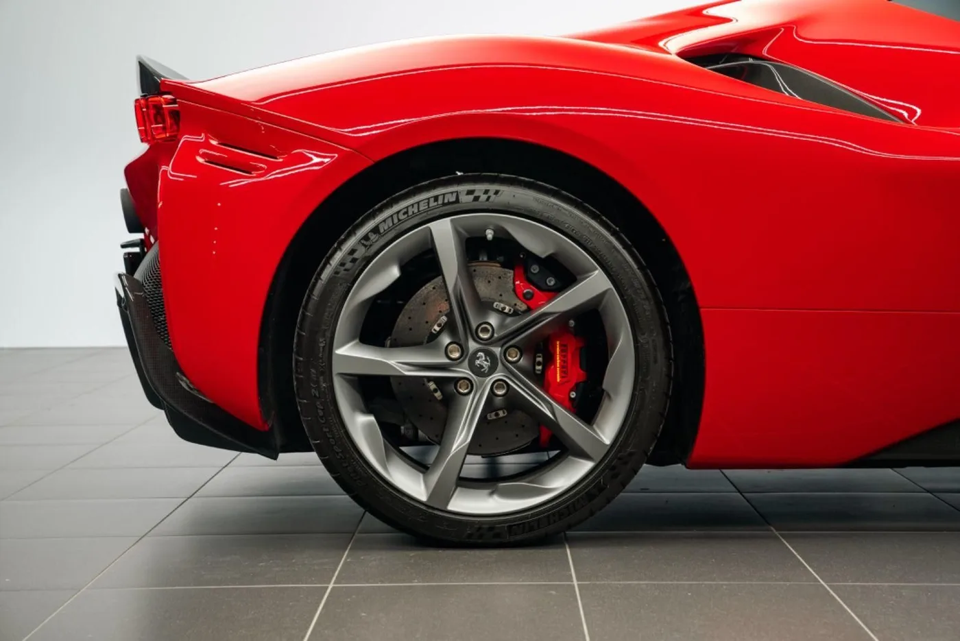 2021 Ferrari SF90 Stradale Assetto Fiorano proposée par un concessionnaire spécialisé à Putzbrunn, Allemagne, photo 7 sur 15