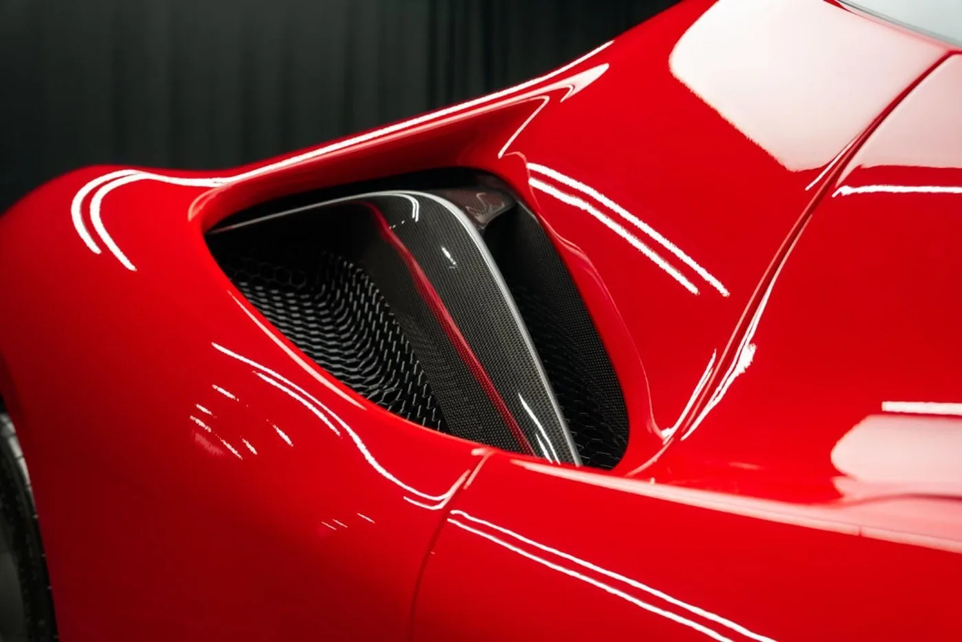 2021 Ferrari SF90 Stradale Assetto Fiorano proposée par un concessionnaire spécialisé à Putzbrunn, Allemagne, photo 8 sur 15