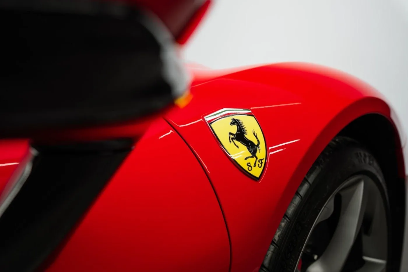 2021 Ferrari SF90 Stradale Assetto Fiorano proposée par un concessionnaire spécialisé à Putzbrunn, Allemagne, photo 9 sur 15