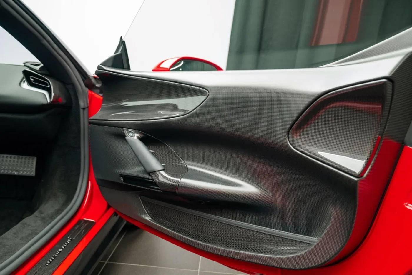 2021 Ferrari SF90 Stradale Assetto Fiorano proposée par un concessionnaire spécialisé à Putzbrunn, Allemagne, photo 13 sur 15