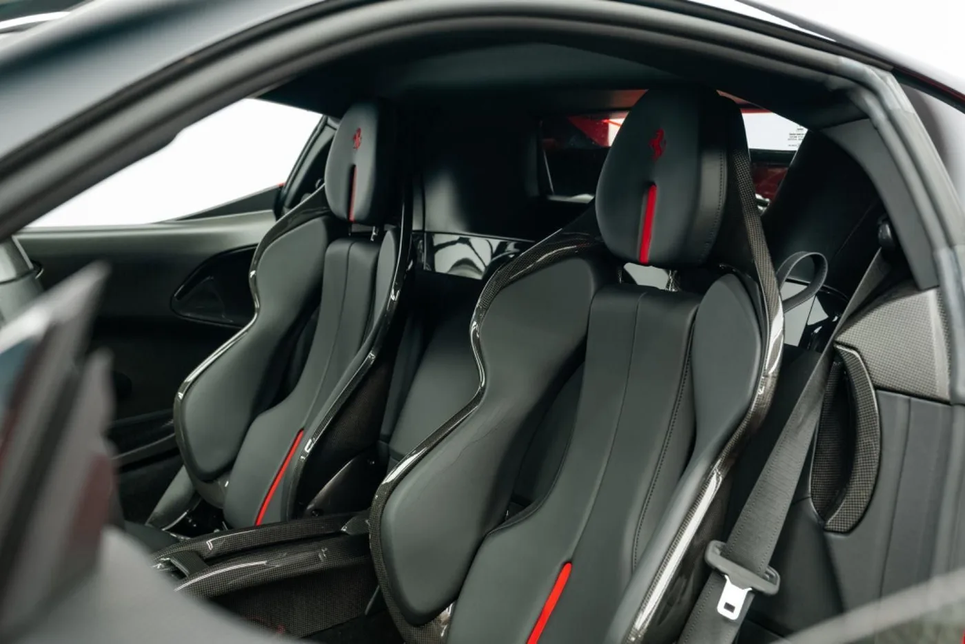 2021 Ferrari SF90 Stradale Assetto Fiorano proposée par un concessionnaire spécialisé à Putzbrunn, Allemagne, photo 14 sur 15
