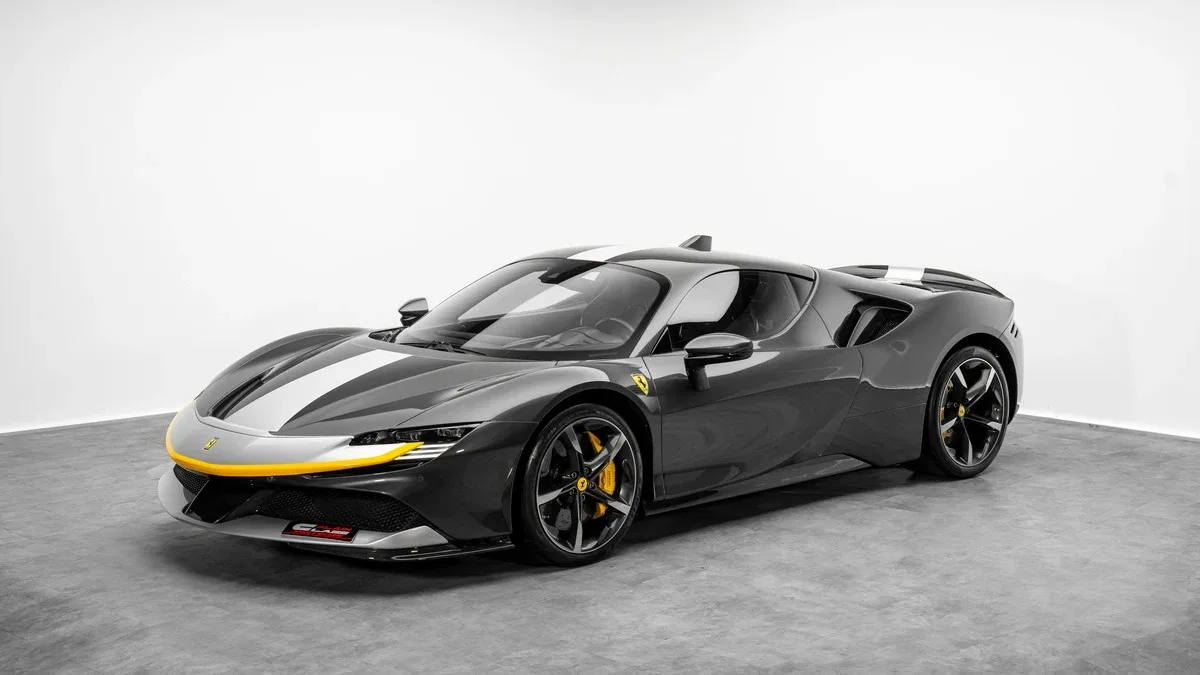 2021 Ferrari SF90 Stradale Assetto Fiorano proposée par un concessionnaire spécialisé à Dubai, Émirats arabes unis, photo 2 sur 25