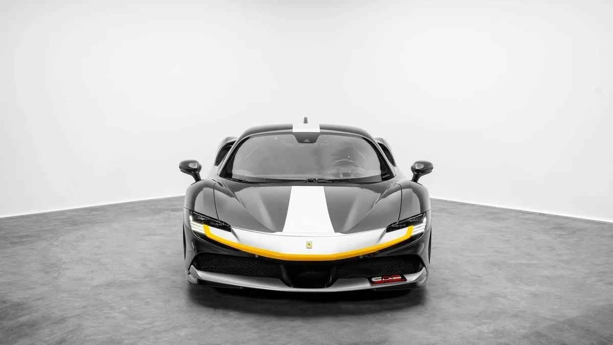 2021 Ferrari SF90 Stradale Assetto Fiorano proposée par un concessionnaire spécialisé à Dubai, Émirats arabes unis, photo 4 sur 25