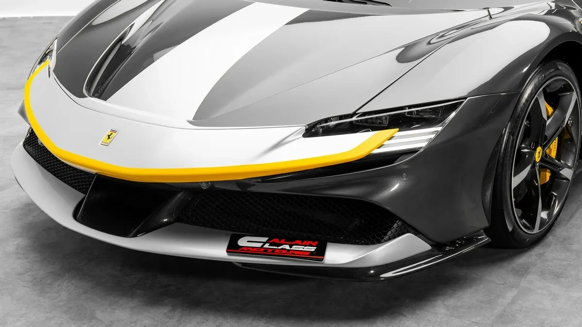 2021 Ferrari SF90 Stradale Assetto Fiorano proposée par un concessionnaire spécialisé à Dubai, Émirats arabes unis, photo 7 sur 25