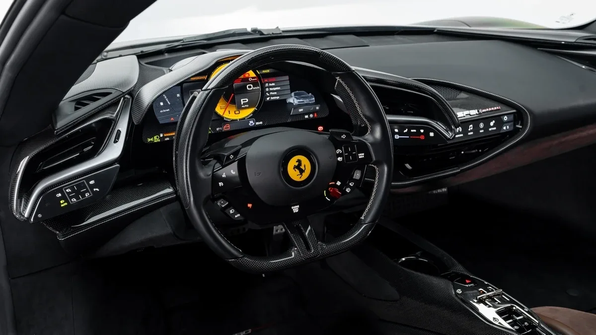 2021 Ferrari SF90 Stradale Assetto Fiorano proposée par un concessionnaire spécialisé à Dubai, Émirats arabes unis, photo 12 sur 25