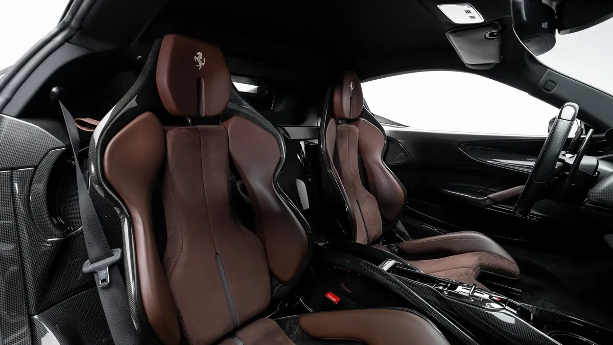 2021 Ferrari SF90 Stradale Assetto Fiorano proposée par un concessionnaire spécialisé à Dubai, Émirats arabes unis, photo 19 sur 25