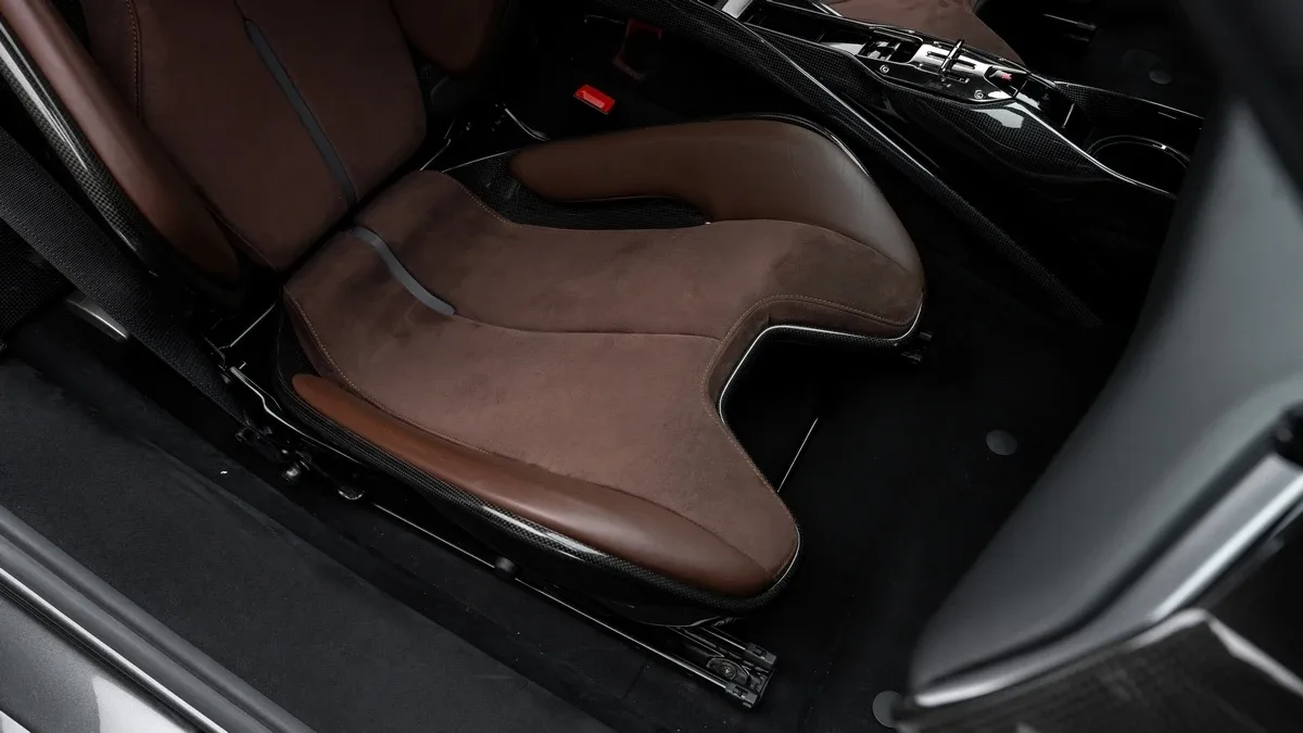 2021 Ferrari SF90 Stradale Assetto Fiorano proposée par un concessionnaire spécialisé à Dubai, Émirats arabes unis, photo 20 sur 25