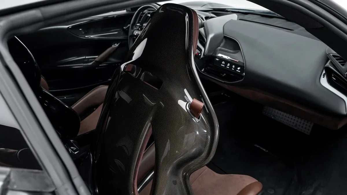 2021 Ferrari SF90 Stradale Assetto Fiorano proposée par un concessionnaire spécialisé à Dubai, Émirats arabes unis, photo 21 sur 25