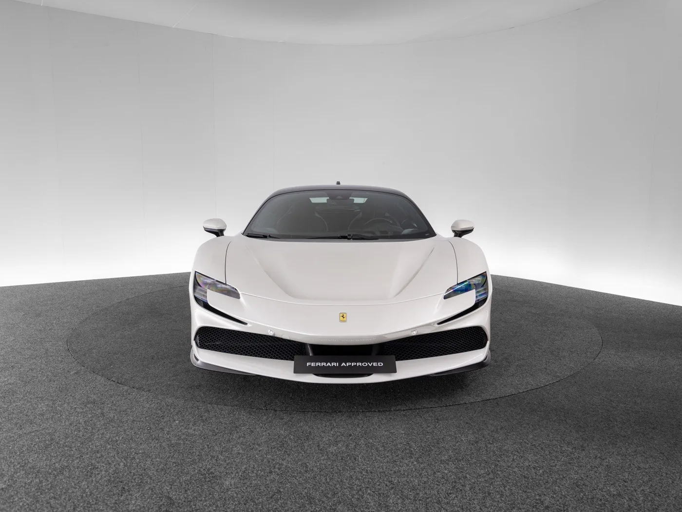 2021 Ferrari SF90 Stradale Assetto Fiorano angeboten von einem Fachhändler in Singen, Deutschland, Foto 2 von 15