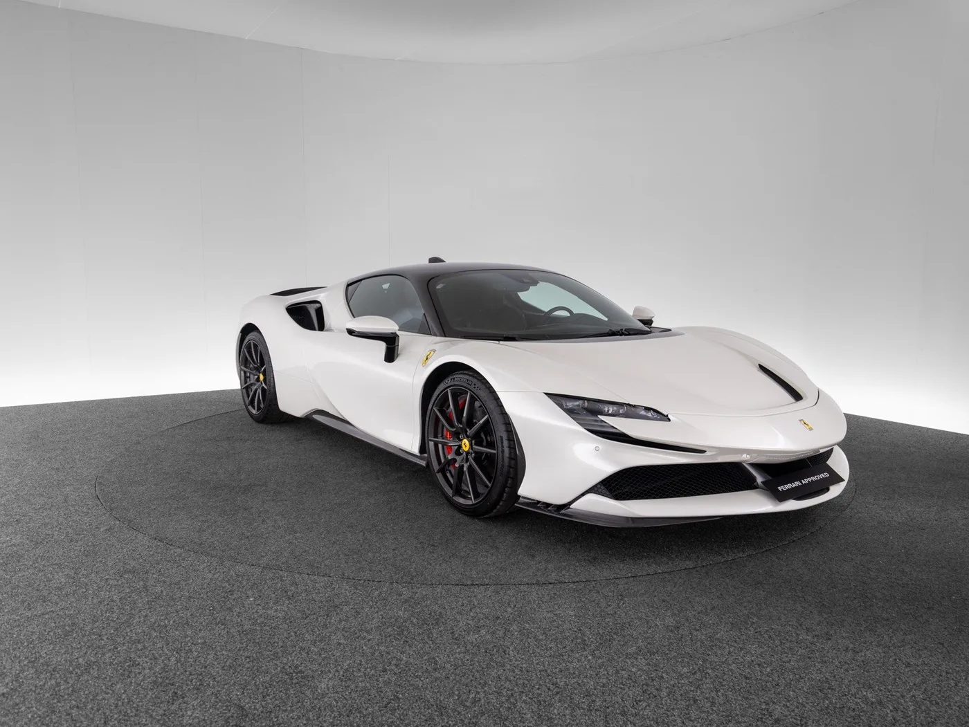 2021 Ferrari SF90 Stradale Assetto Fiorano angeboten von einem Fachhändler in Singen, Deutschland, Foto 3 von 15