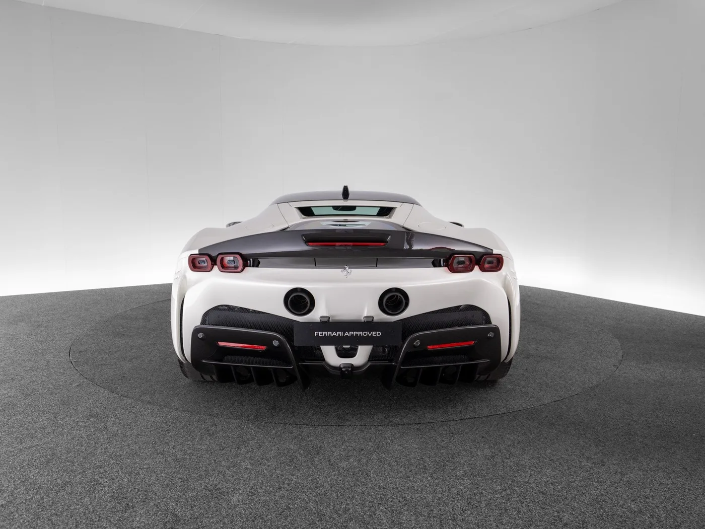 2021 Ferrari SF90 Stradale Assetto Fiorano angeboten von einem Fachhändler in Singen, Deutschland, Foto 6 von 15