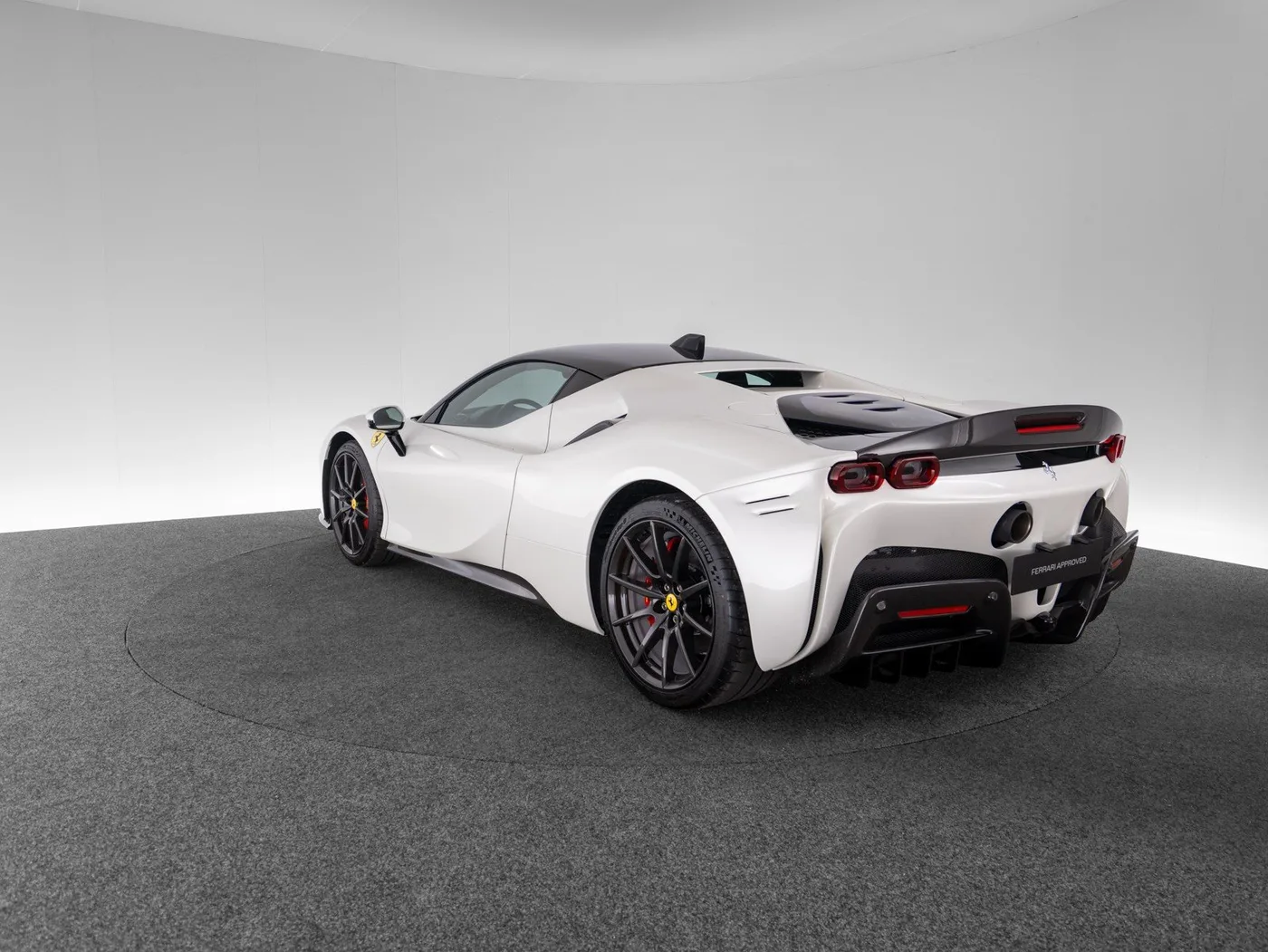2021 Ferrari SF90 Stradale Assetto Fiorano angeboten von einem Fachhändler in Singen, Deutschland, Foto 7 von 15