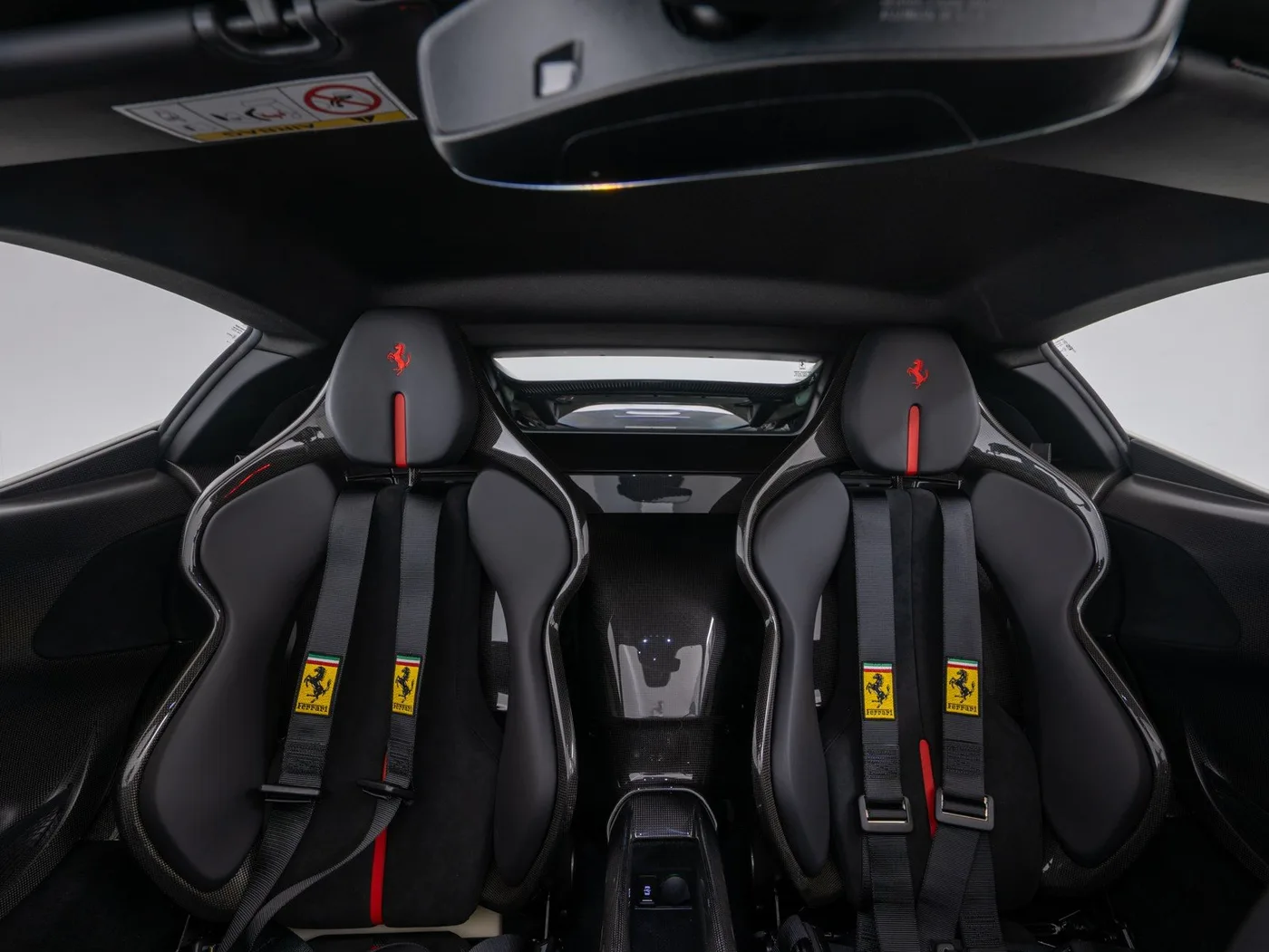 2021 Ferrari SF90 Stradale Assetto Fiorano angeboten von einem Fachhändler in Singen, Deutschland, Foto 10 von 15
