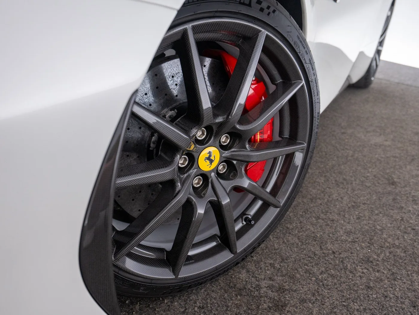 2021 Ferrari SF90 Stradale Assetto Fiorano angeboten von einem Fachhändler in Singen, Deutschland, Foto 11 von 15