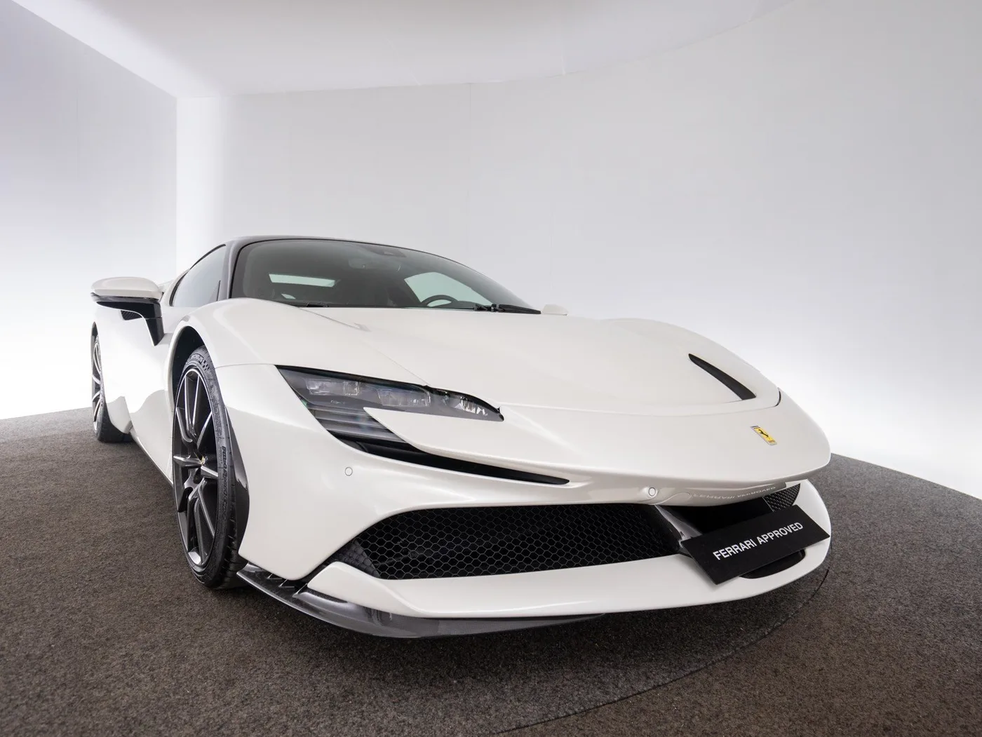 2021 Ferrari SF90 Stradale Assetto Fiorano angeboten von einem Fachhändler in Singen, Deutschland, Foto 14 von 15