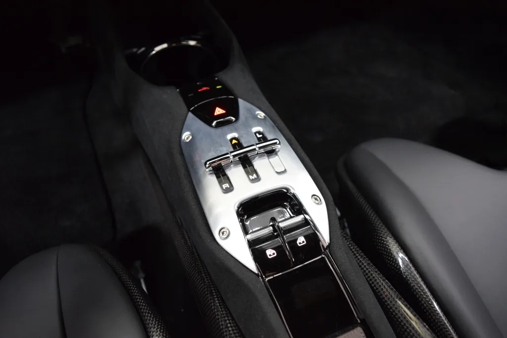 2021 Ferrari SF90 Stradale Assetto Fiorano, 19/28