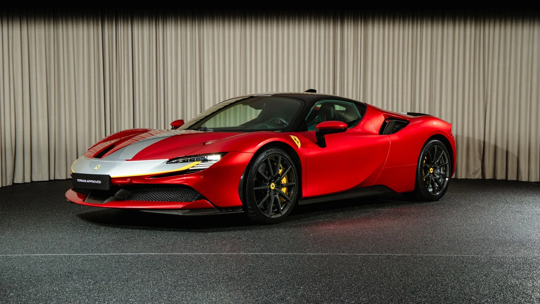 2021 Ferrari SF90 Stradale angeboten von einem Fachhändler in Kongens Lyngby, Dänemark, Hauptfoto