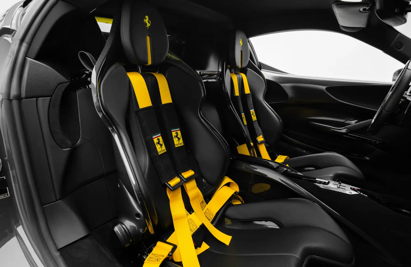 2021 Ferrari SF90 Stradale angeboten von einem Fachhändler in Dubai, Vereinigte Arabische Emirate, Foto 8 von 10