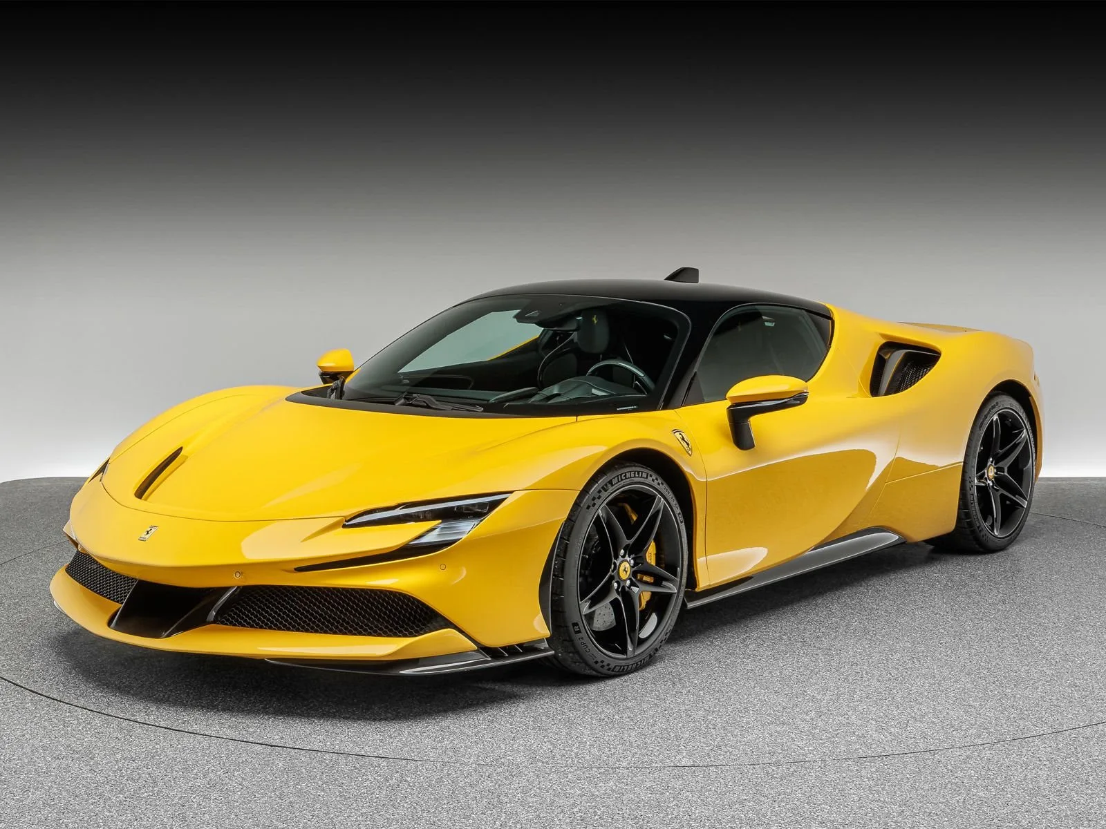 2021 Ferrari SF90 Stradale proposée par un concessionnaire spécialisé à Böblingen, Allemagne, photo principale