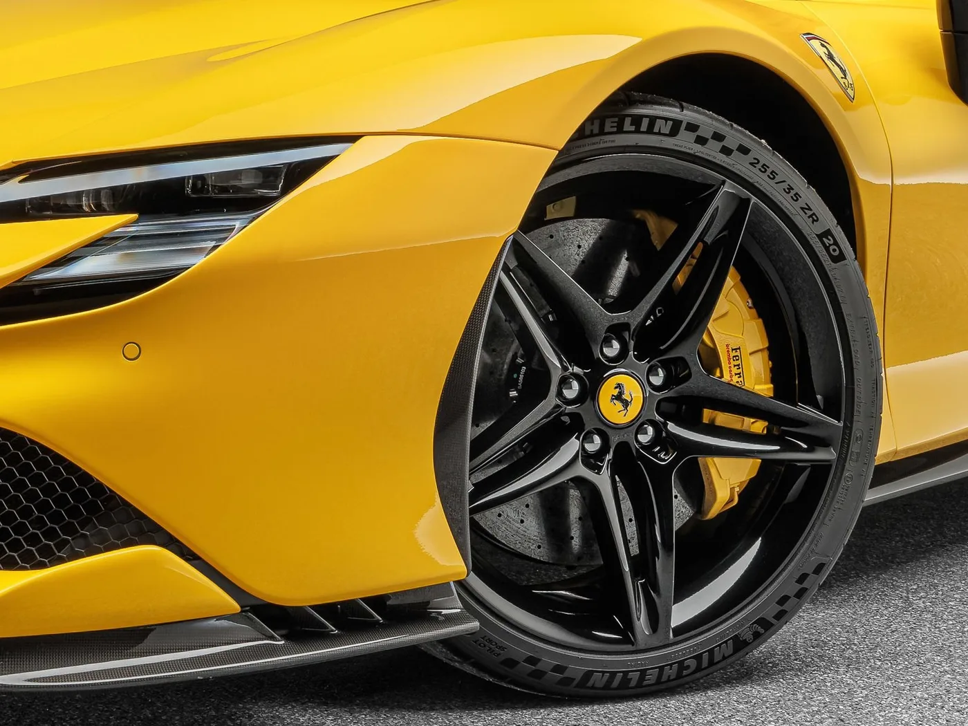 2021 Ferrari SF90 Stradale angeboten von einem Fachhändler in Böblingen, Deutschland, Foto 11 von 15