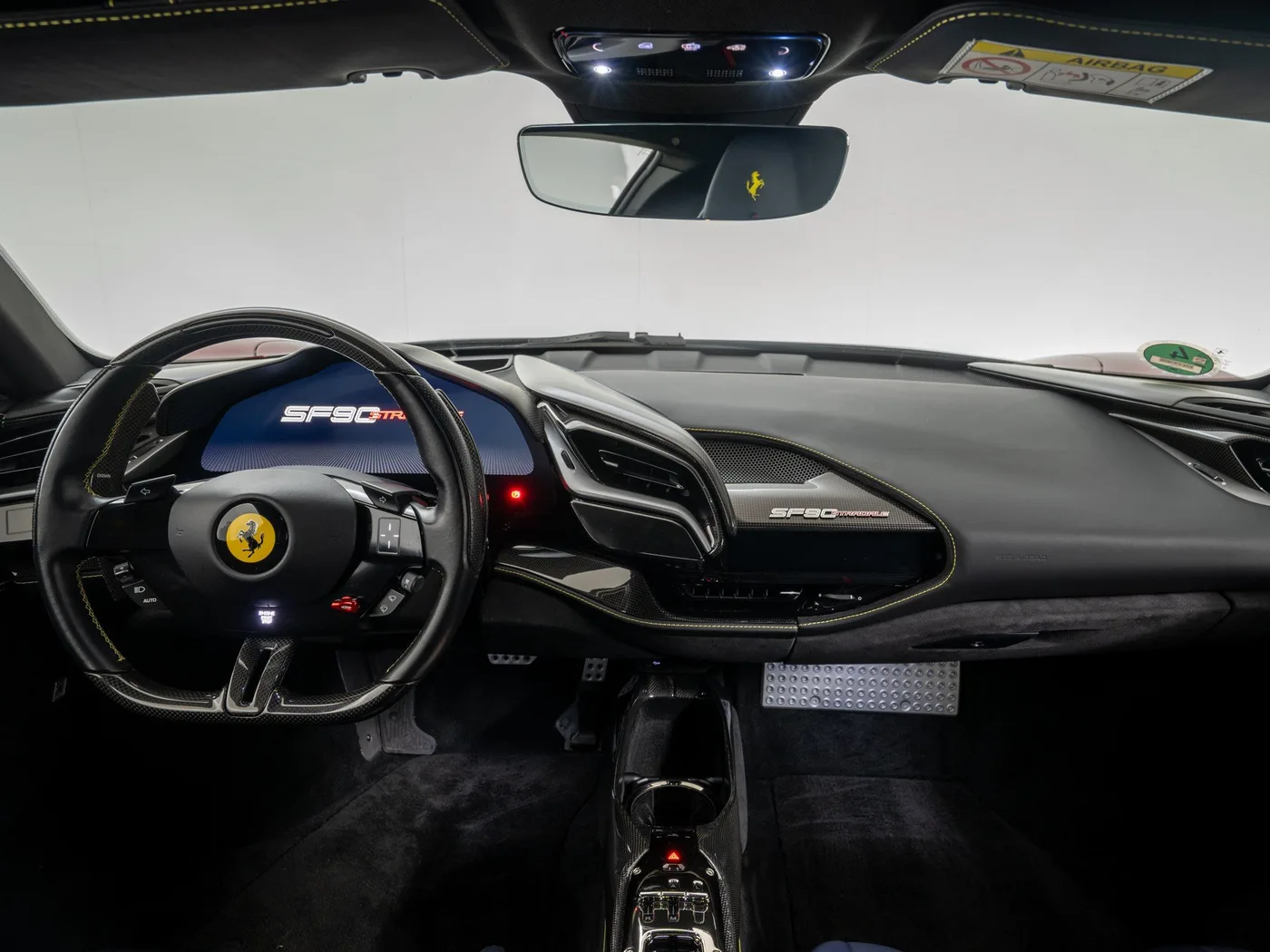 2021 Ferrari SF90 Stradale proposée par un concessionnaire spécialisé à Singen, Allemagne, photo 7 sur 15