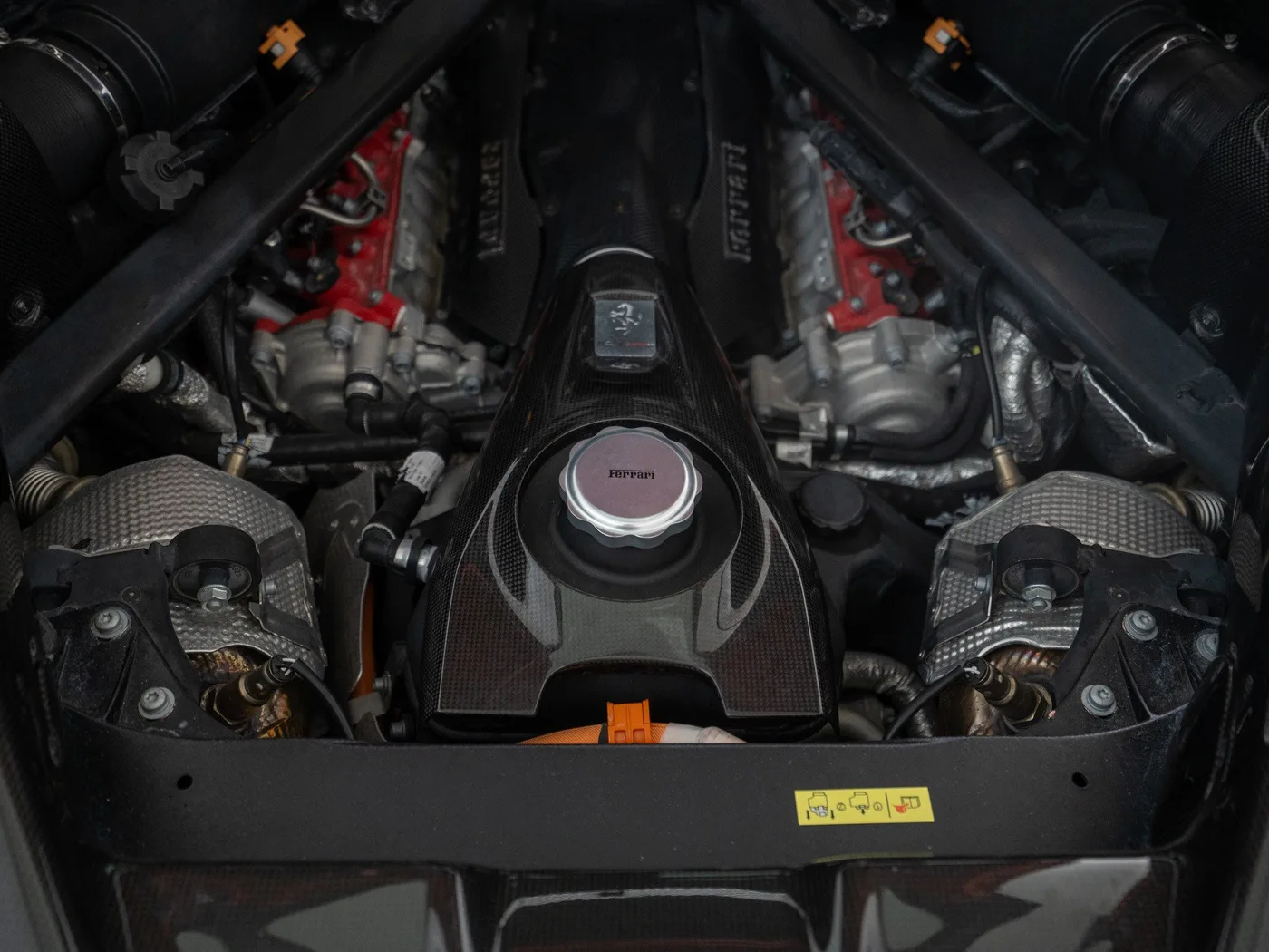 2021 Ferrari SF90 Stradale proposée par un concessionnaire spécialisé à Singen, Allemagne, photo 9 sur 15