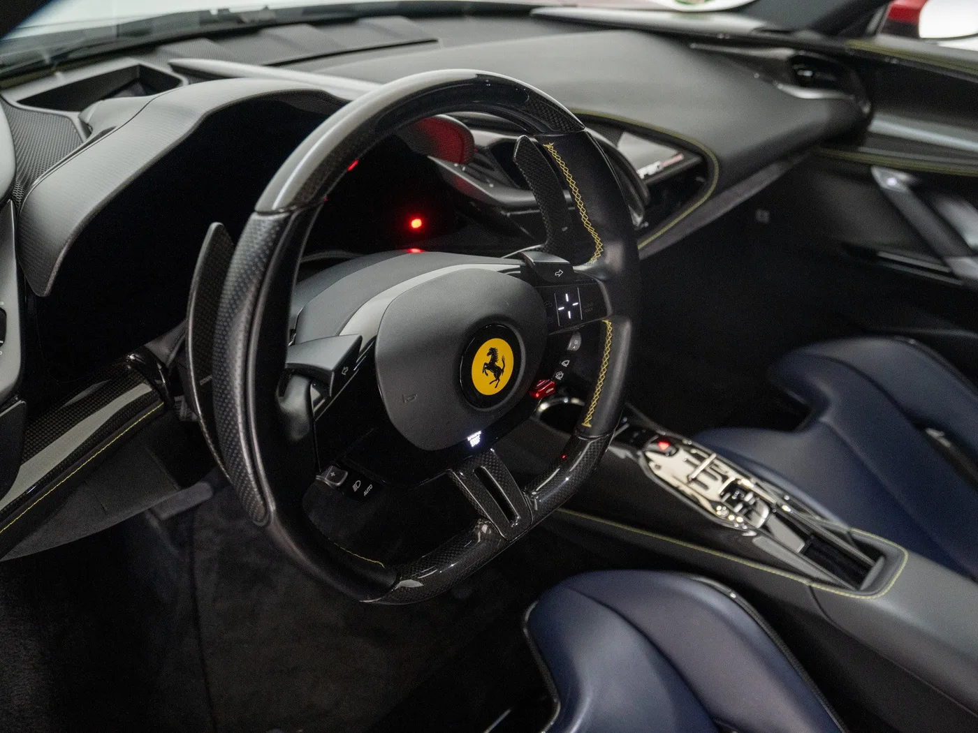 2021 Ferrari SF90 Stradale proposée par un concessionnaire spécialisé à Singen, Allemagne, photo 15 sur 15