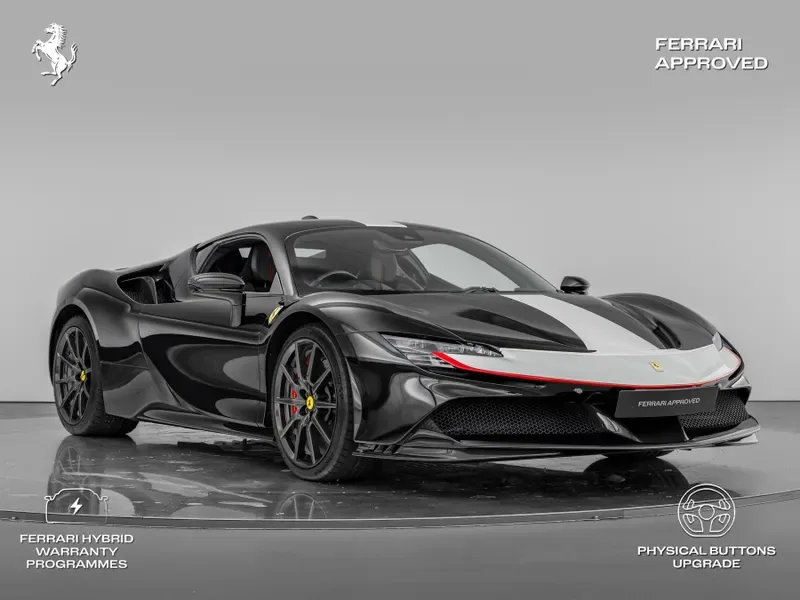2021 Ferrari SF90 Stradale en un concesionario especializado de Mayfair, Reino Unido, foto principal
