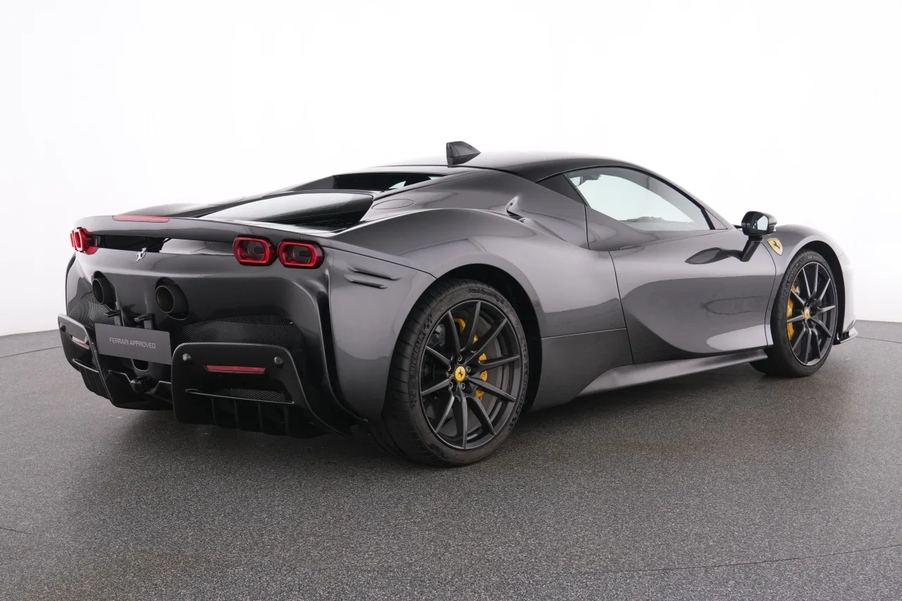 2021 Ferrari SF90 Stradale angeboten von einem Fachhändler in Meerbusch, Deutschland, Foto 3 von 6
