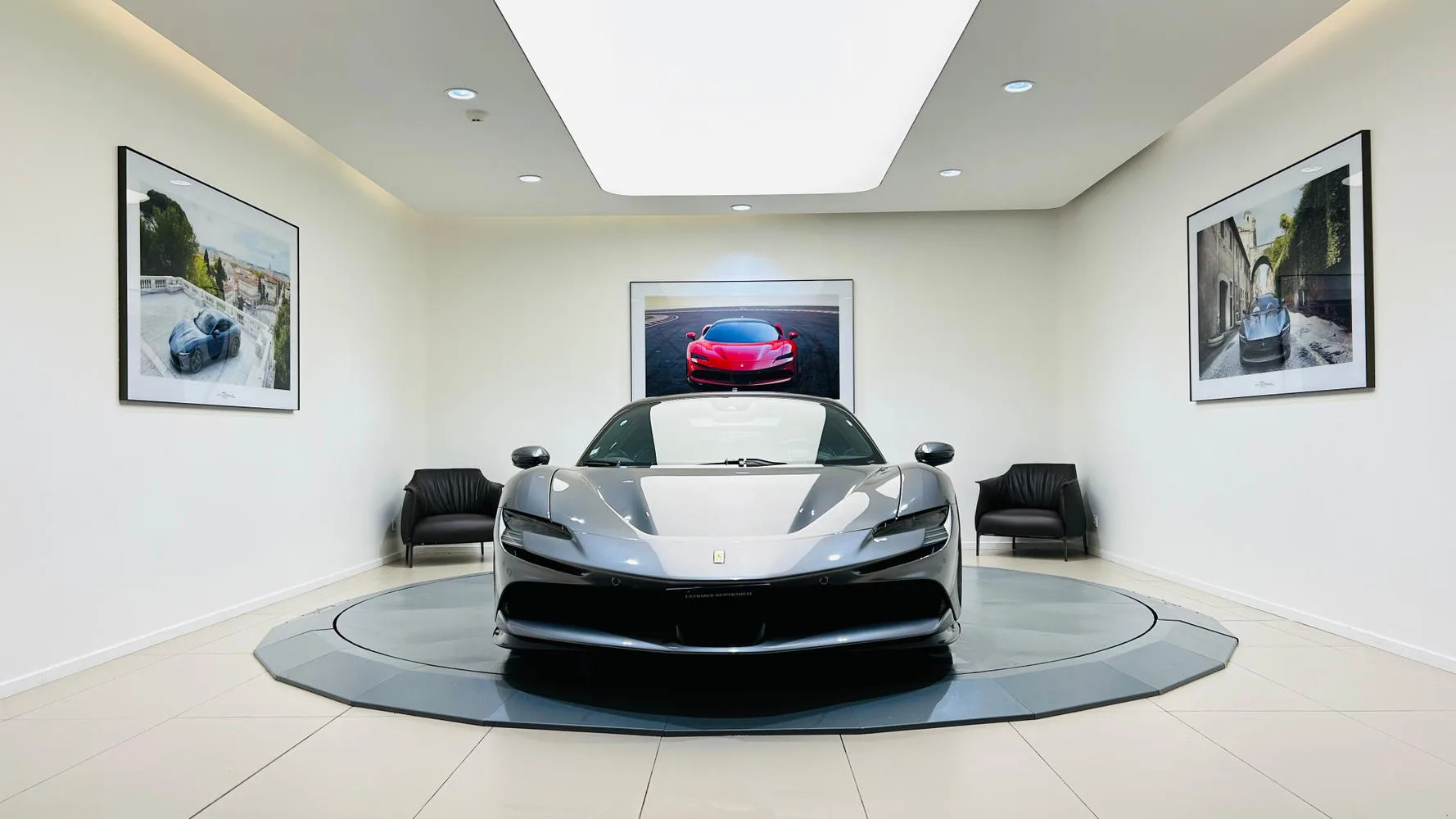 2021 Ferrari SF90 Stradale Assetto Fiorano proposée par un concessionnaire spécialisé à Balma, France, photo principale