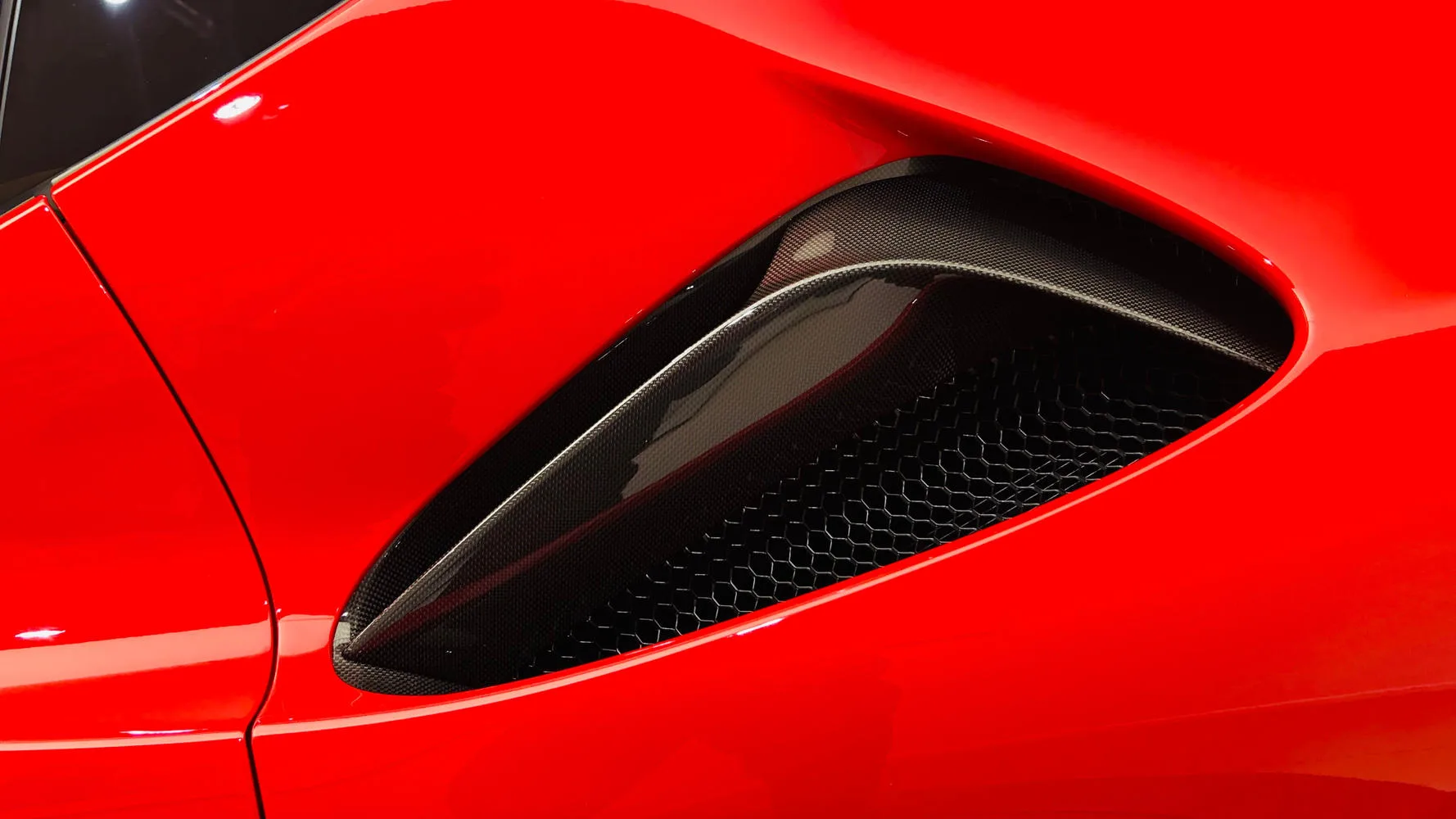 2021 Ferrari SF90 Stradale Assetto Fiorano, 16/30