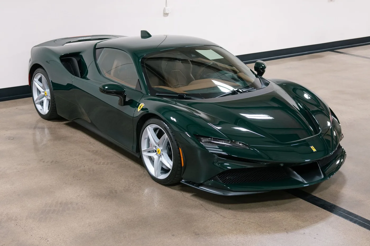 2021 Ferrari SF90 Stradale vendue par un concessionnaire spécialisé à Costa Mesa, États-Unis, photo 12 sur 15