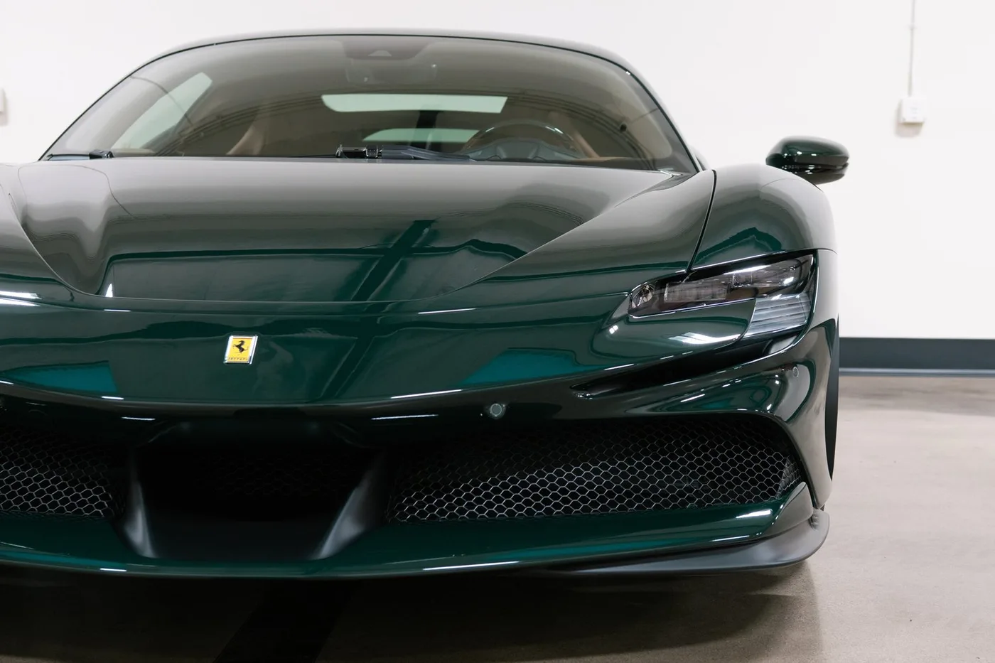 2021 Ferrari SF90 Stradale vendue par un concessionnaire spécialisé à Costa Mesa, États-Unis, photo 15 sur 15