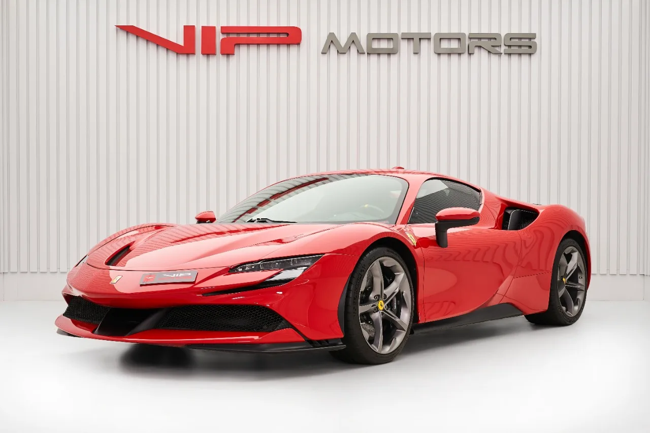 2021 Ferrari SF90 Stradale proposée par un concessionnaire spécialisé à Dubai, Émirats arabes unis, photo 3 sur 10