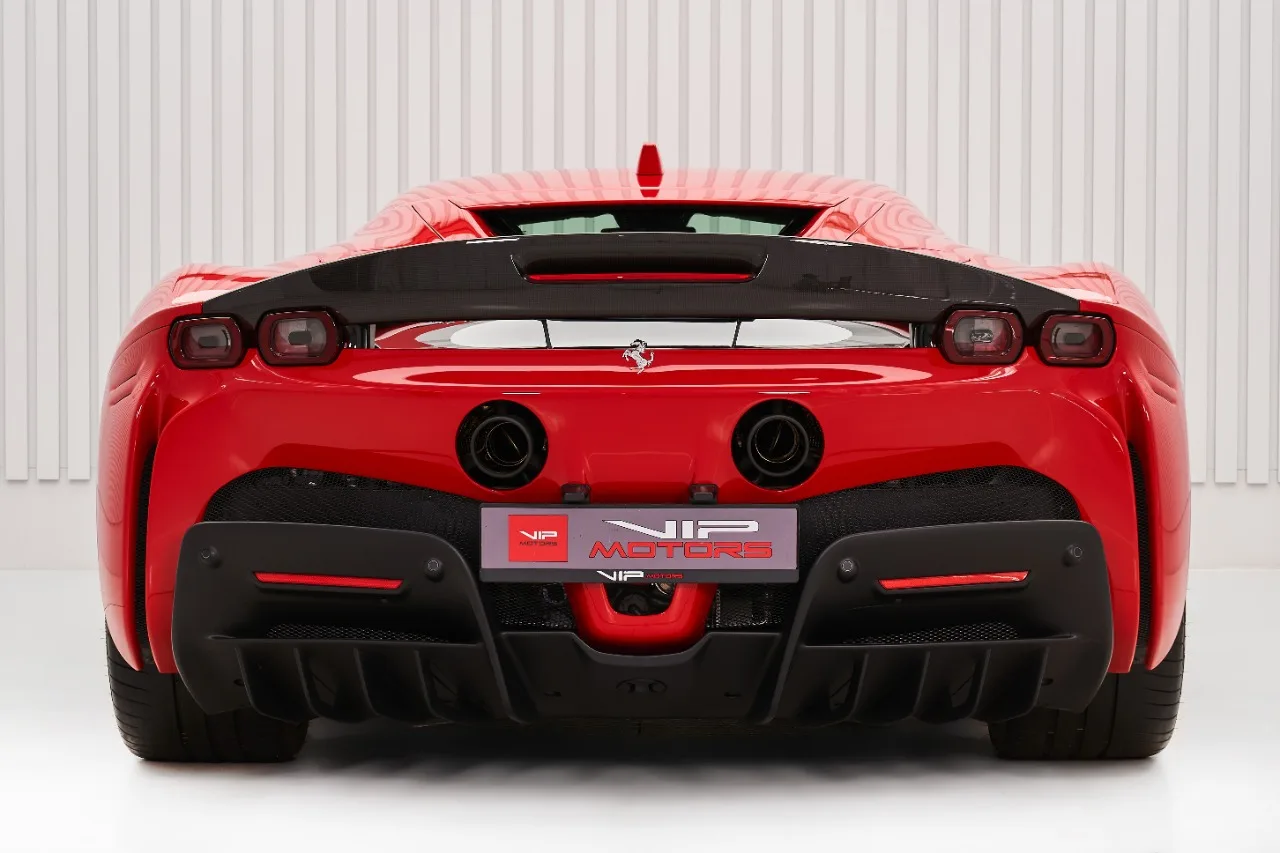 2021 Ferrari SF90 Stradale proposée par un concessionnaire spécialisé à Dubai, Émirats arabes unis, photo 5 sur 10