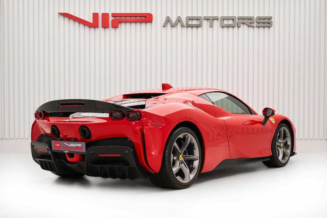 2021 Ferrari SF90 Stradale proposée par un concessionnaire spécialisé à Dubai, Émirats arabes unis, photo 6 sur 10