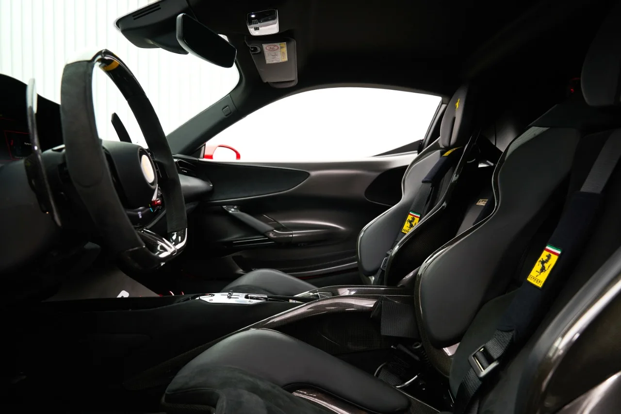 2021 Ferrari SF90 Stradale proposée par un concessionnaire spécialisé à Dubai, Émirats arabes unis, photo 10 sur 10