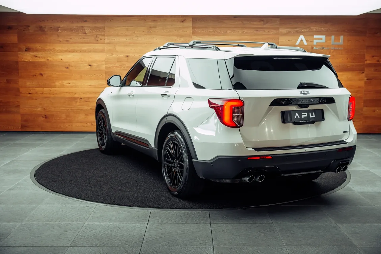 2021 Ford Explorer proposée par un concessionnaire spécialisé à Uznach, Suisse, photo principale