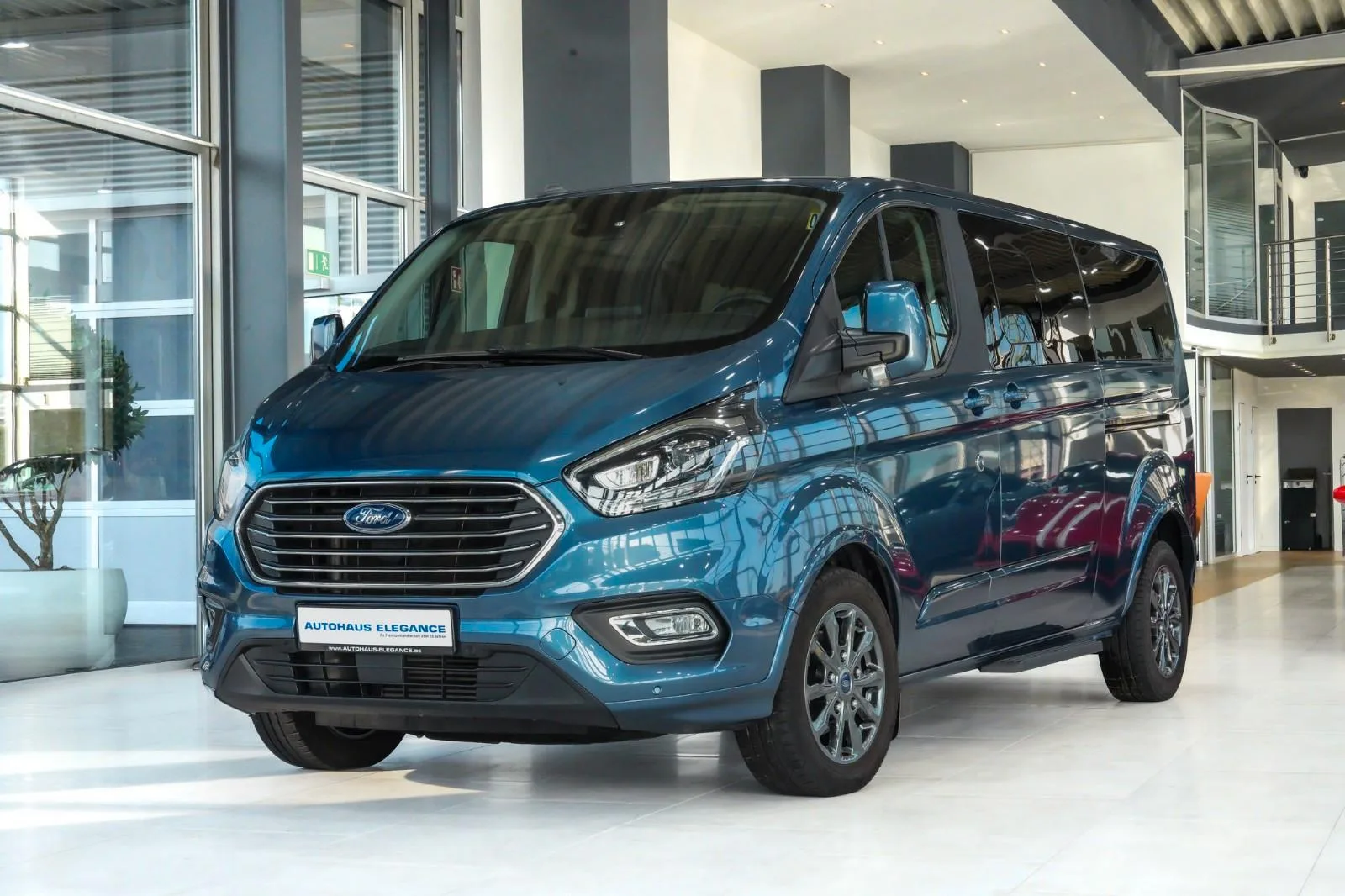 2021 Ford Tourneo Custom Titanium X angeboten von einem Fachhändler in Köln, Deutschland, Hauptfoto
