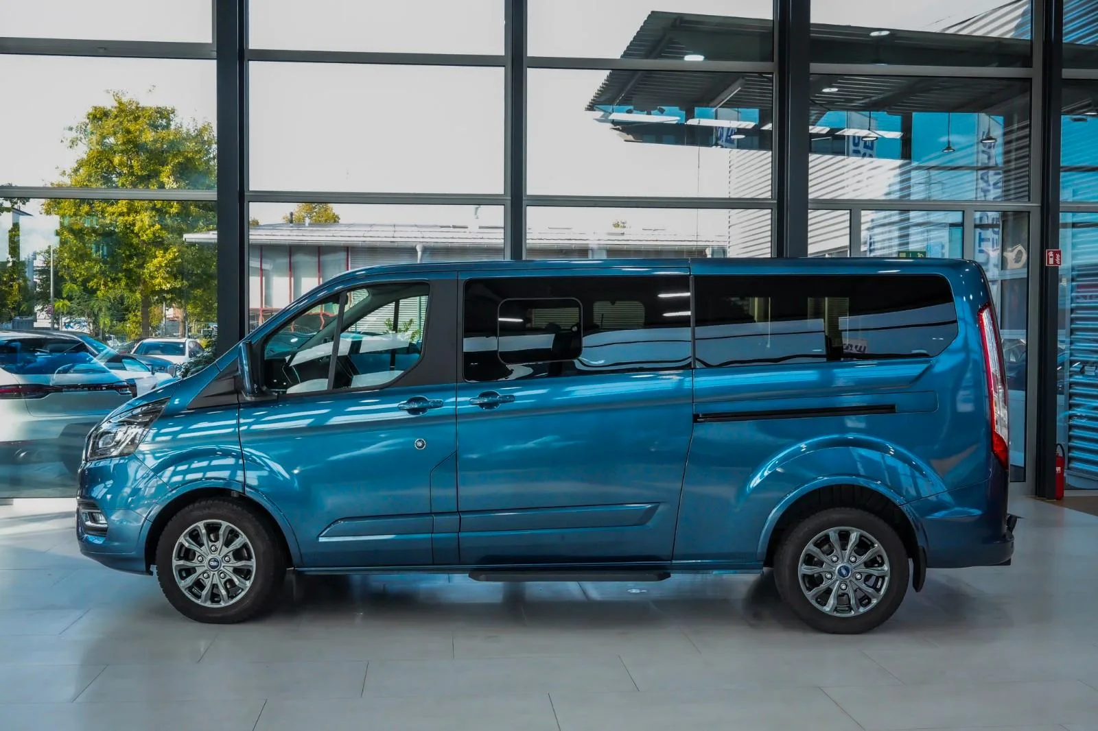 2021 Ford Tourneo Custom Titanium X, 6/29